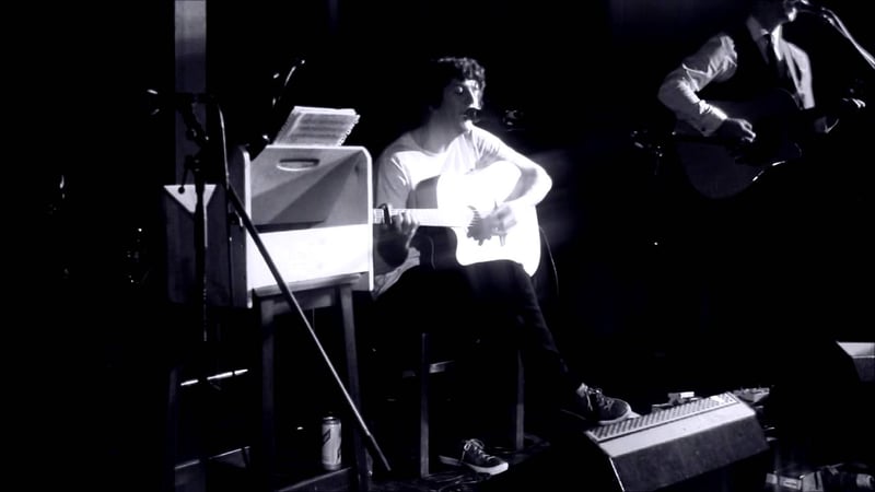 Amorino (live with guitar, violin and harmony vocals) - Ally Kerr
