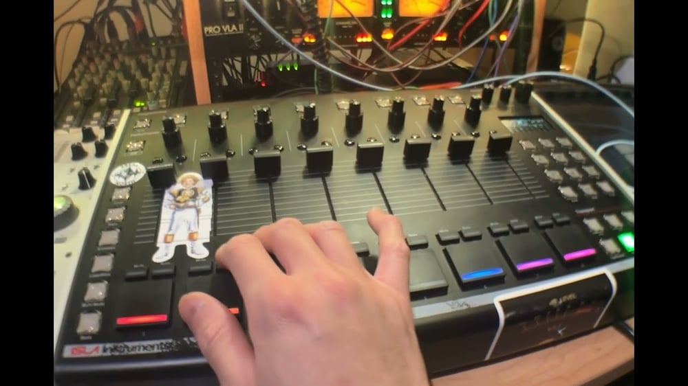 Lounge. #s2400 #beats #lofi #instrumental #ruelzrekkaizraw