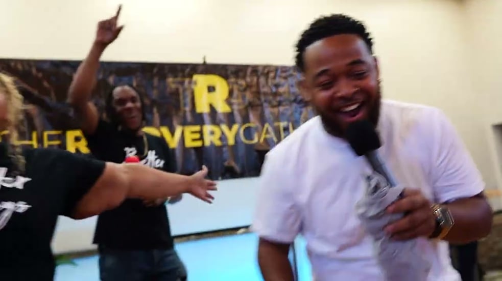 👉 Robert Hawkins {The Recovery Gathering} – “Better Days (Remix)” Live in San Diego, CA