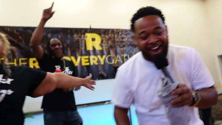 👉 Robert Hawkins {The Recovery Gathering} – “Better Days (Remix)” Live in San Diego, CA