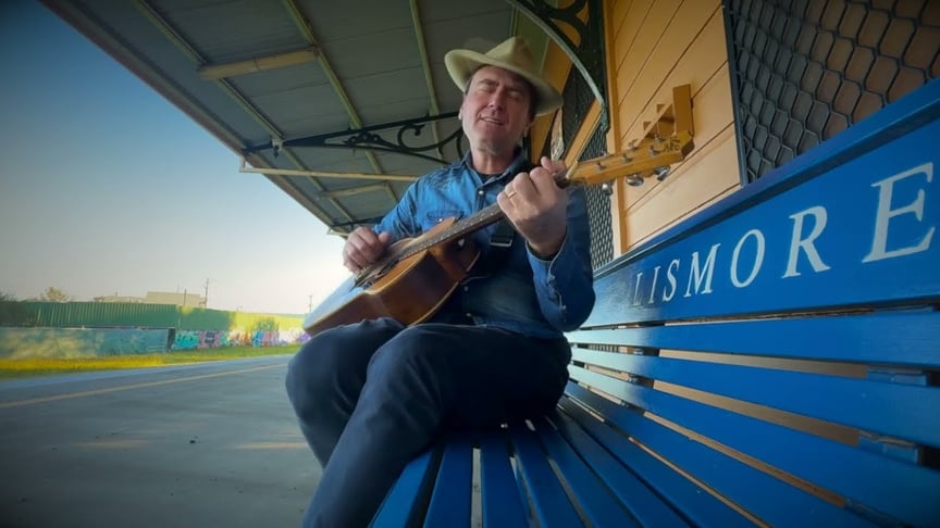 'Lighthouse'- Luke Vassella live at Lismore Station
