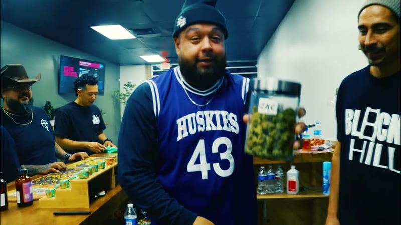 Frank Duxx “We Smokin” ft BRAiiiNSTORM prodby Akomplice Beats Music Video