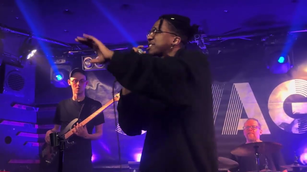 Midnight Alkhemy - Who I Am (live at Badehaus Berlin)