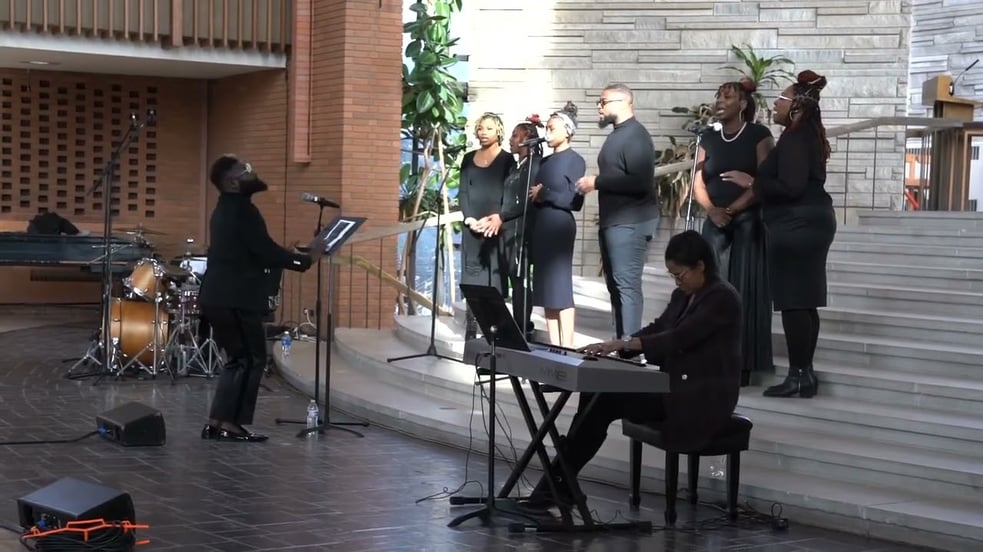 Robert Hawkins directs “Worship Medley” by @kurtcarr4460 Valparaiso University! #MLK Day 2024