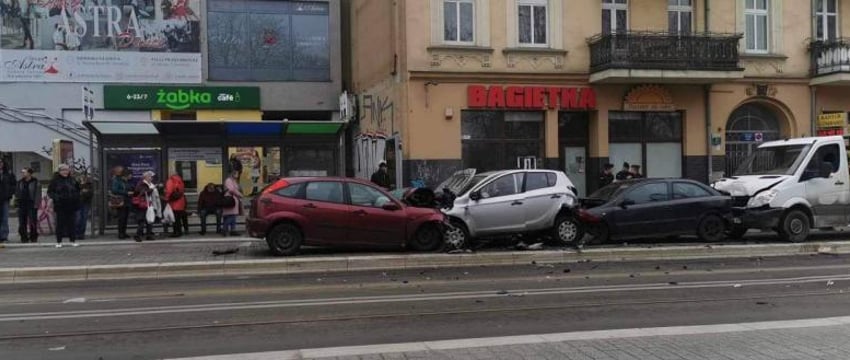Автомобиль въехал в толпу людей в польском Щецине, 17 пострадавших