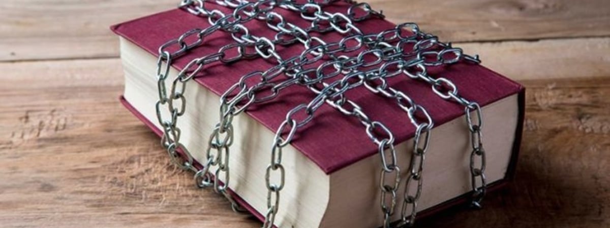 «Убирать, прятать, выдирать». Журналисты узнали о фактах провокаций против библиотекарей