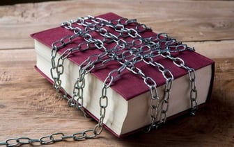 «Убирать, прятать, выдирать». Журналисты узнали о фактах провокаций против библиотекарей