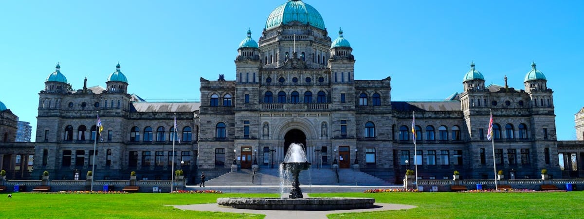 Колумбия на фоне угрозы санкций согласилась принимать депортационные рейсы из США