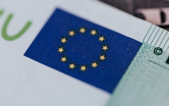 ЕС запрещает временное хранение на своей территории нефти из РФ