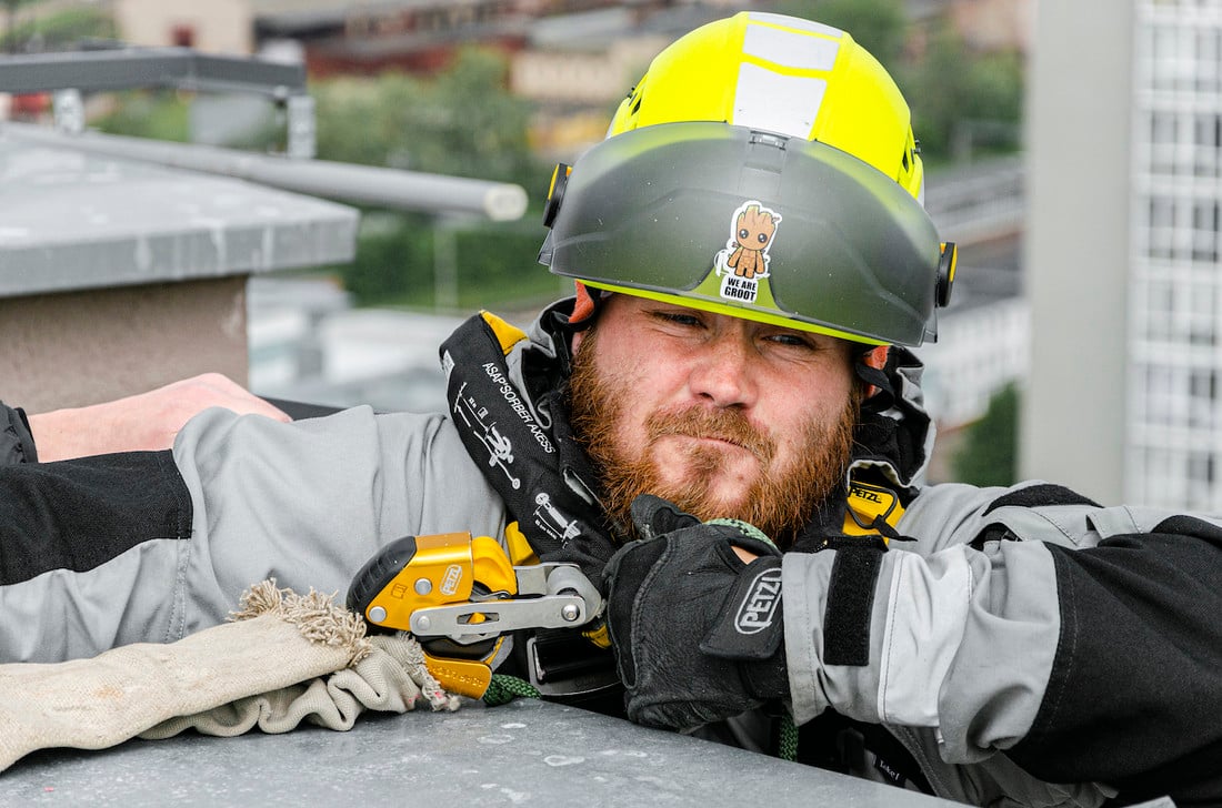 Взяли и прорубили новые окна в многоэтажке. А так можно было?