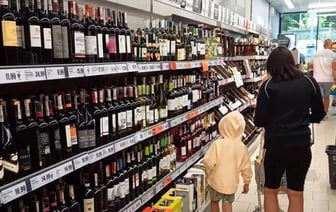 Из-за скандала с "детской водкой" в Польше увольняют чиновников