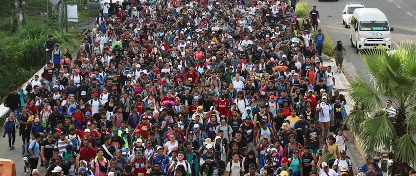 Несмотря на репрессии, к границе с США направляются караваны из 3000 мигрантов