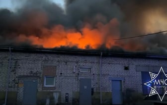 В Минске заметили большие клубы черного дыма над складом — Видео