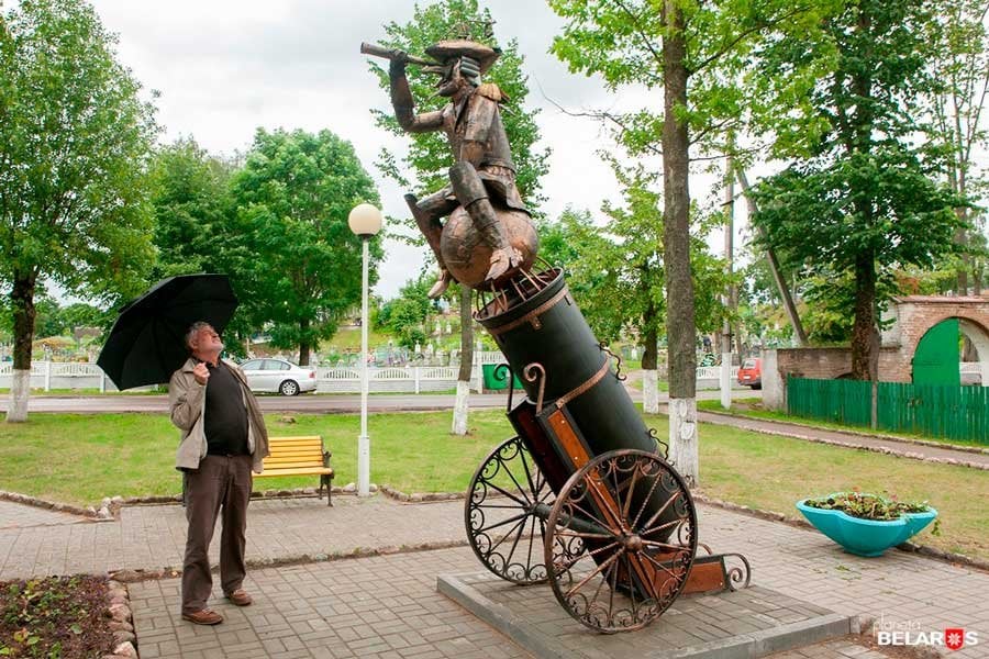 Посмотрите на необычные памятники и скульптуры Беларуси