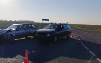 В Каменецком районе столкнулись две легковушки. Кто виноват?