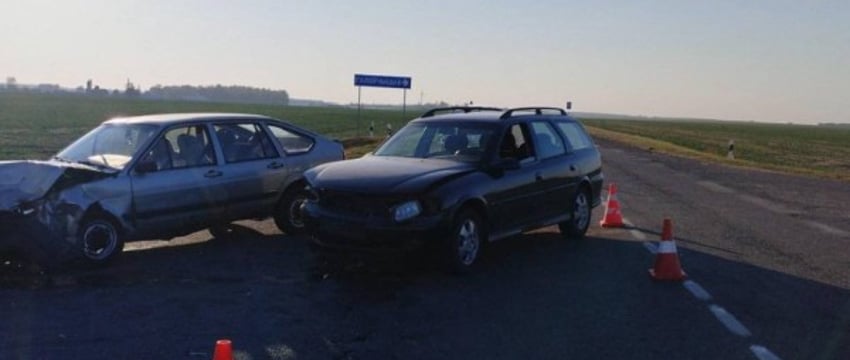В Каменецком районе столкнулись две легковушки. Кто виноват?