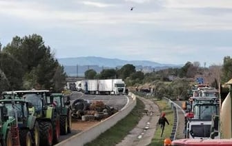 Фермеры блокируют дороги по всей Испании