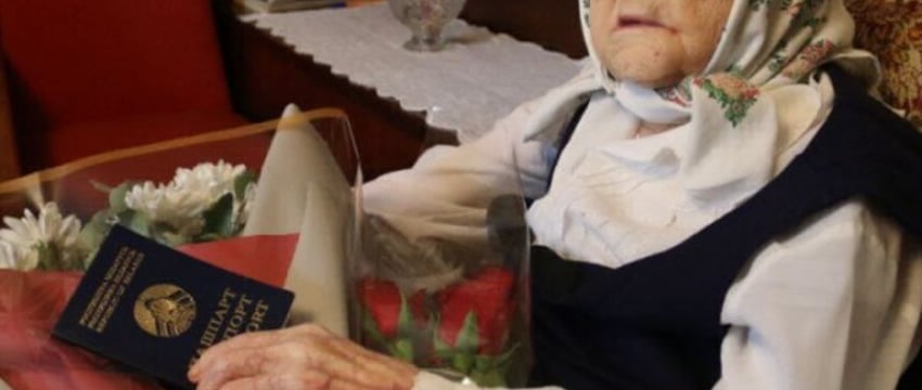 Брестчанку поздравили с вековым юбилеем