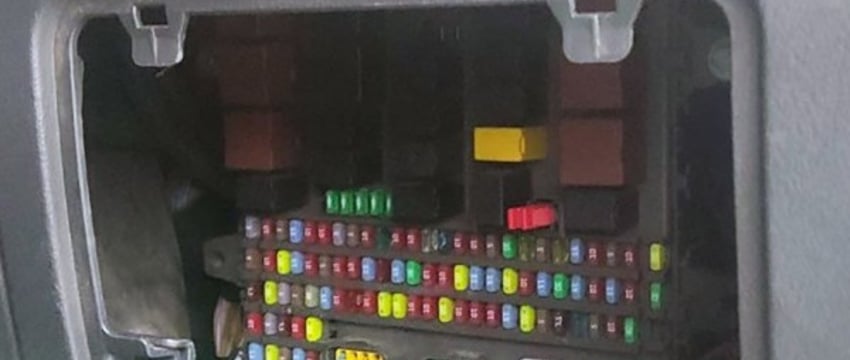 Белорус «за вознаграждение» вез через границу автозапчасти в тайнике. Изъяли и товар, и тягач