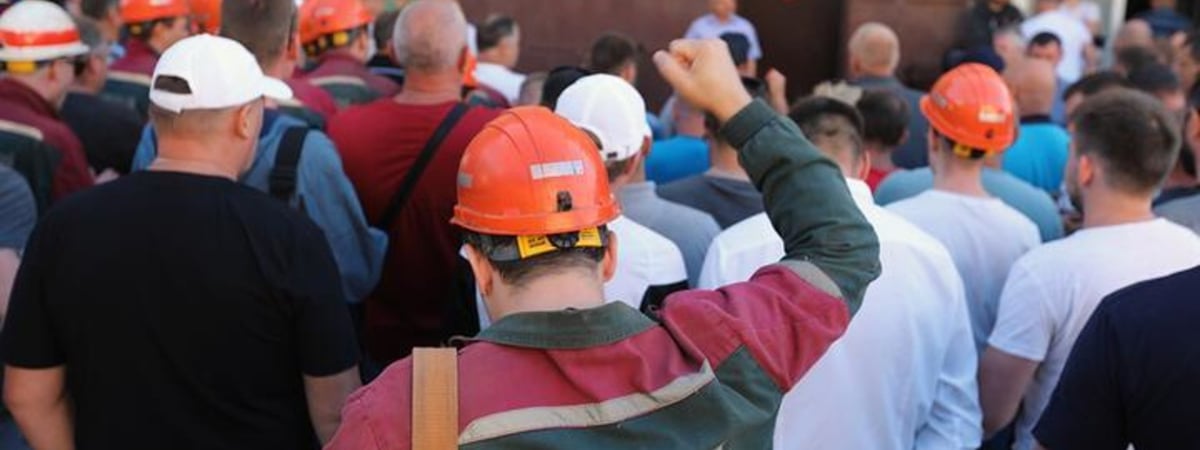 «Вызывают силовиков и в наручниках выводят за ворота». На «Беларуськалии» — новая волна увольнений «за политику»