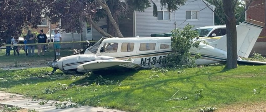 Небольшой самолет разбился на лужайке перед американским домом: "Ощущение было как от взрыва"