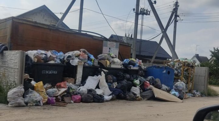 Жители Брестского района жалуются на несвоевременный вывоз мусора