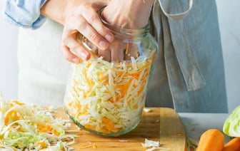 Когда квасить капусту в октябре 2024 года? Вот что нужно сделать, чтобы была вкусной и хрустящей — Полезно