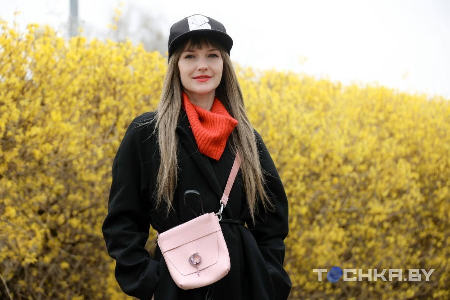 Создает броши и борется с раком: белоруска развивает бизнес на ювелирной вышивке