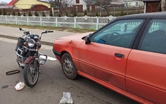 В Кобрине мужчина на мопеде попал под «Ауди»