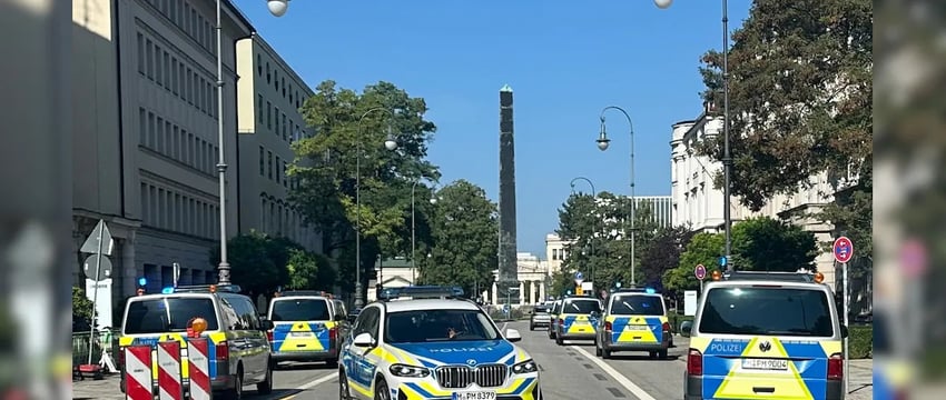 "В Кельне, Германия, продолжается крупная полицейская операция"