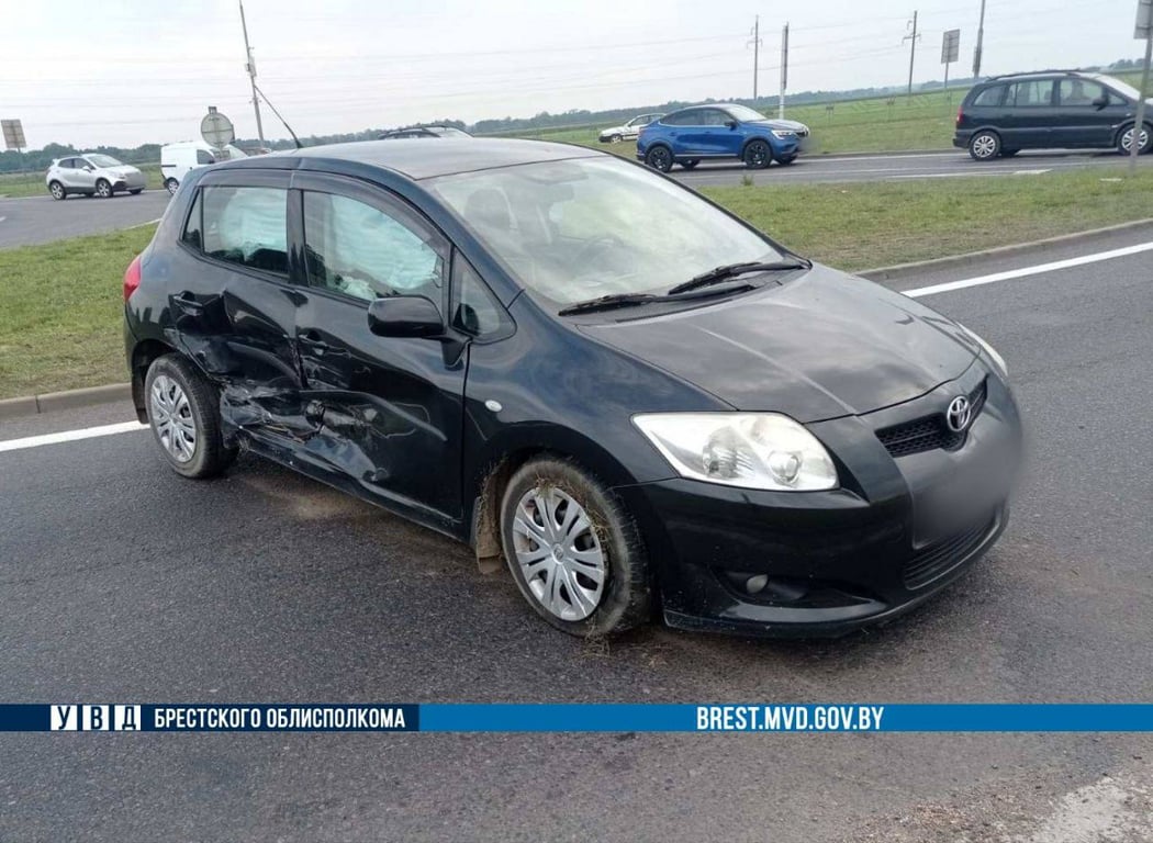 В Бресте столкнулись BMW и Toyota. Кто виноват?
