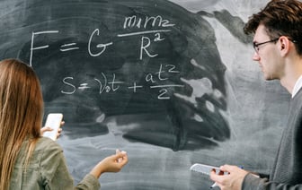 Такого больше нет нигде. В Полоцком университете провели красивый ритуал посвящения в студенты