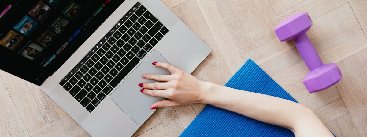 Экспресс в ад. В Бурятии машинист снял видео, на котором поезд мчится через горящий лес — Видео