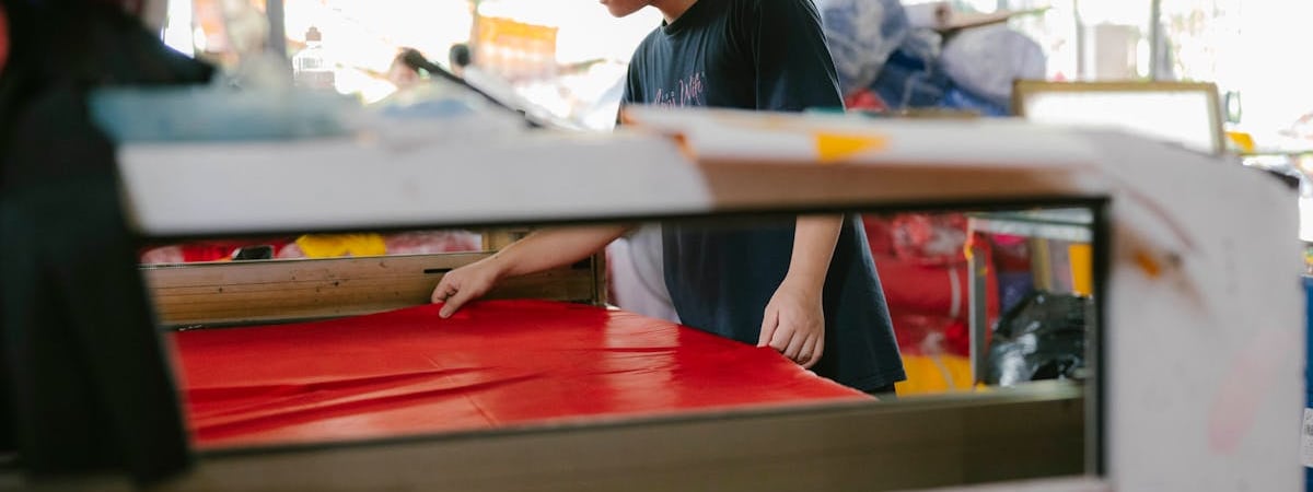 Белоруска спросила, может ли взыскать с ИП среднюю зарплату за задержку трудовой книжки. В Минтруда ответили