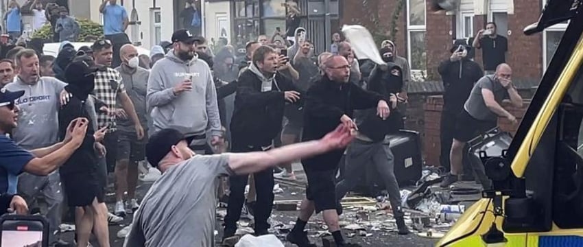 В Великобритании готовят сотни новых мест в тюрьмах из-за волны беспорядков