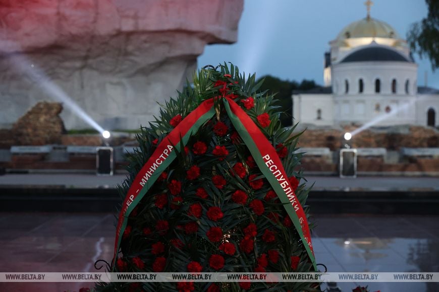 Около 20 тыс. человек стали участниками митинга-реквиема в Брестской крепости