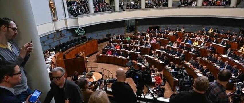 В парламенте Финляндии нашли следы наркотиков после корпоратива