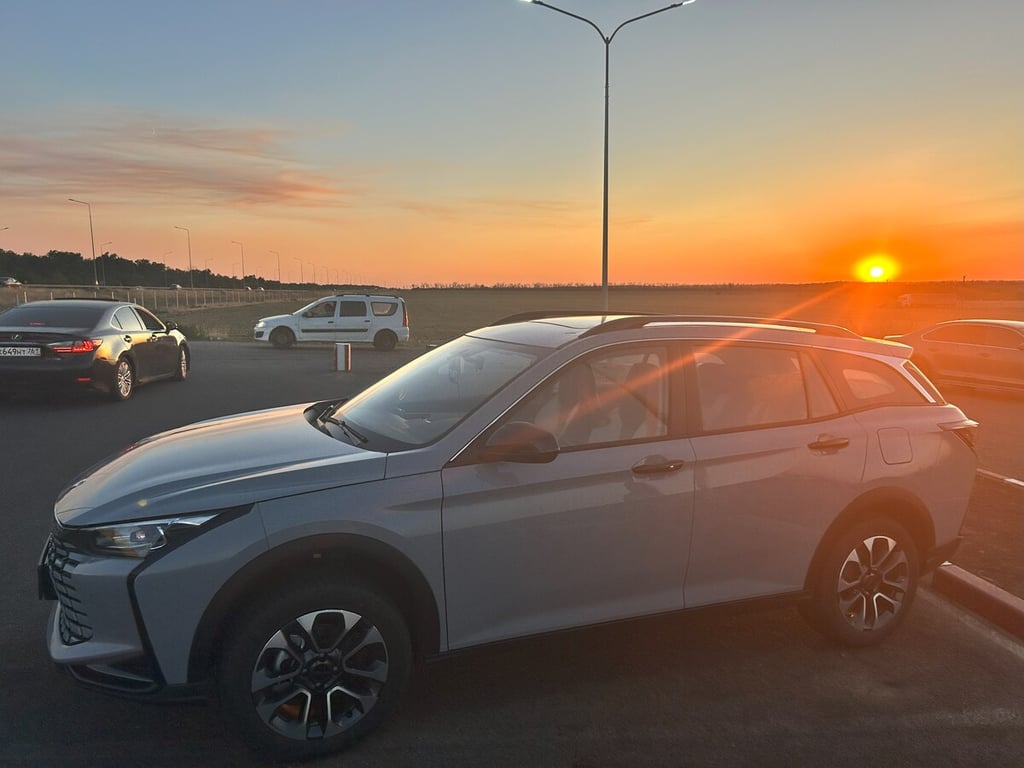 Белорусы рассказали, как дёшево съездили на море на китайском кроссовере