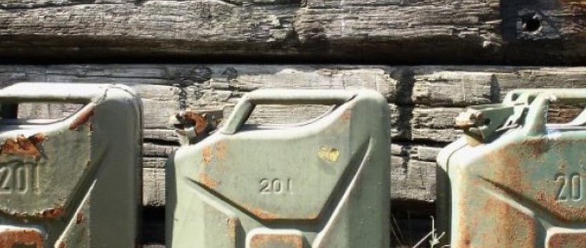 Можно ли хранить топливо в кладовой подвала многоквартирного жилого дома?  Пояснили в МЧС