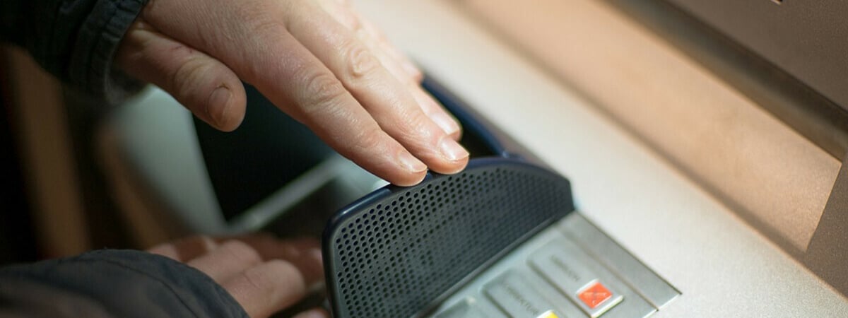 Казахстанский банк запретил операции с картами «МИР» из-за санкций. А что в Беларуси?