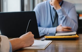 Мингорисполком опубликовал видео с извинениями директора предприятия, где работники не получали зарплату больше 5 месяцев