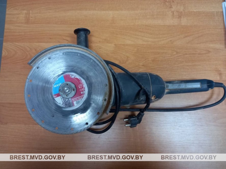 В Бресте мужчина похитил с бывшей работы стройинструменты