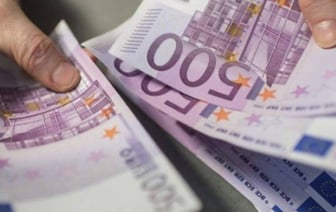 Брестчанин украл у возлюбленной более 3000 евро и покупал ей подарки