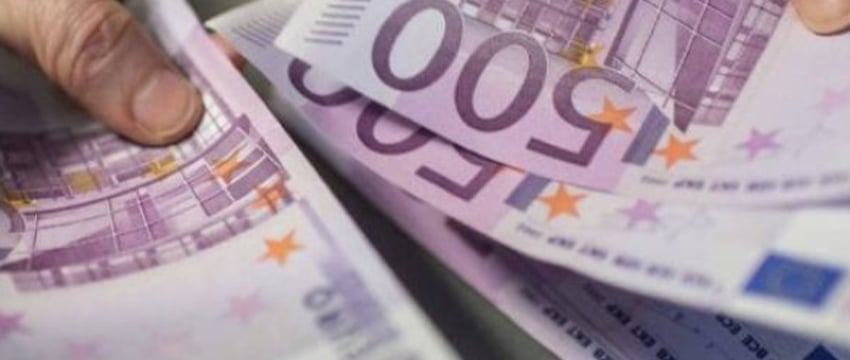 Брестчанин украл у возлюбленной более 3000 евро и покупал ей подарки