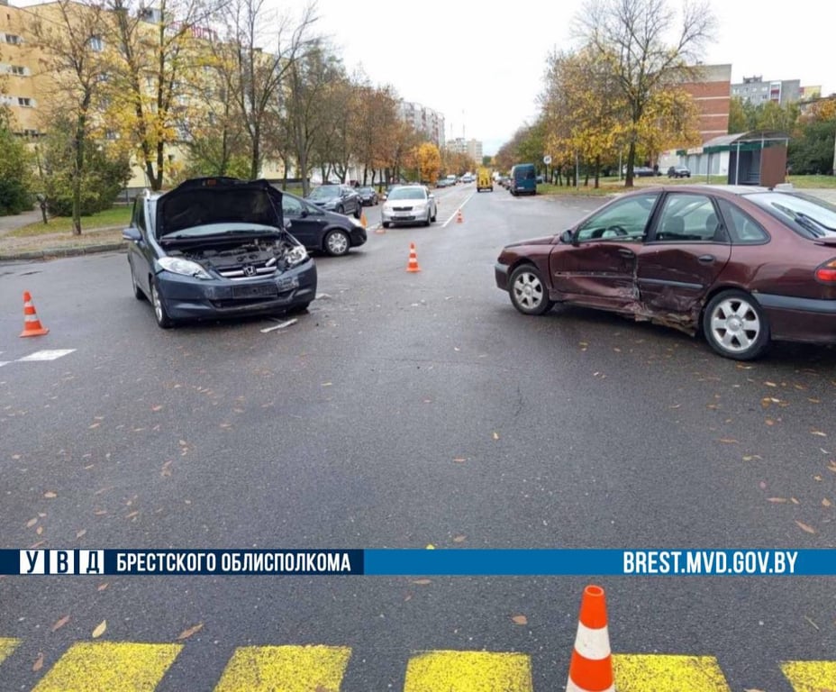 ДТП на Советской Конституции в Бресте: столкновение Renault и Honda