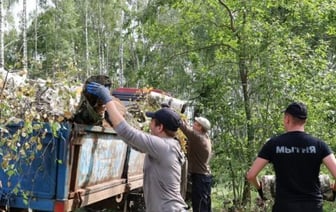 Таможенники помогают расчищать завалы после стихии