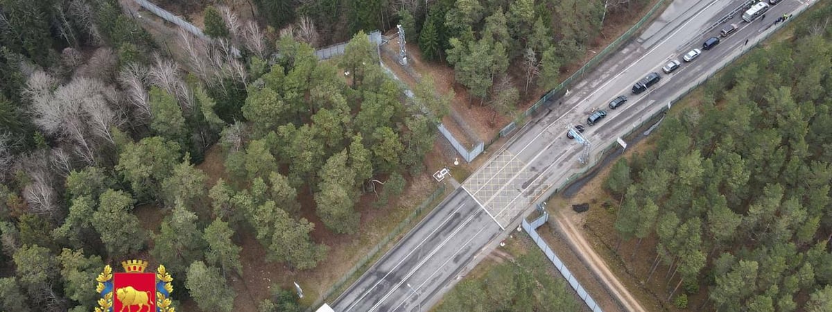 Белорусские пограничники показали видео с пунктов пропуска за несколько часов до закрытия. Что там происходит? — Видео