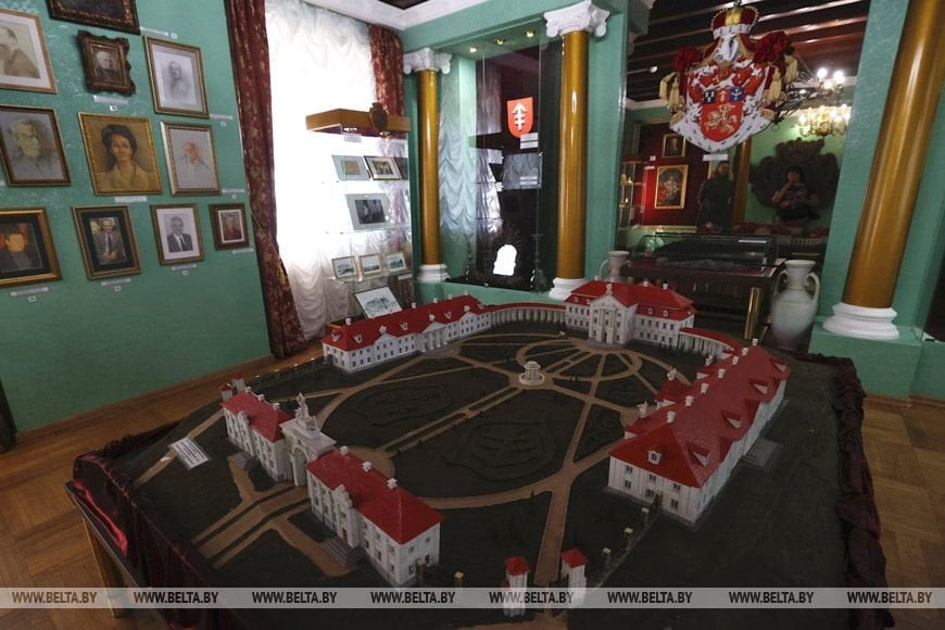 Какие секреты Сапег скрывает Ружанский дворец? Прогулялись по его коридорам