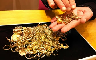 В Беларуси подняли цены на скупку золота, серебра и платины. За сколько можно сдать цепочку или кольцо?