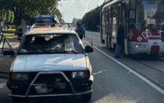 Volkswagen наехал на выбежавшего из-за трамвая ребенка в Витебске